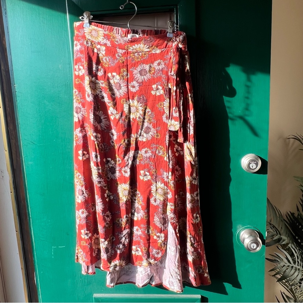 Maurices Fall style Red Floral Maxi Wrap Skirt with Tie Waist size Medium